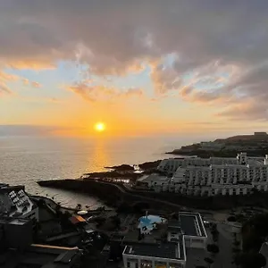 https://golden-dreams-perfect-for-you.adeje-hotels.com